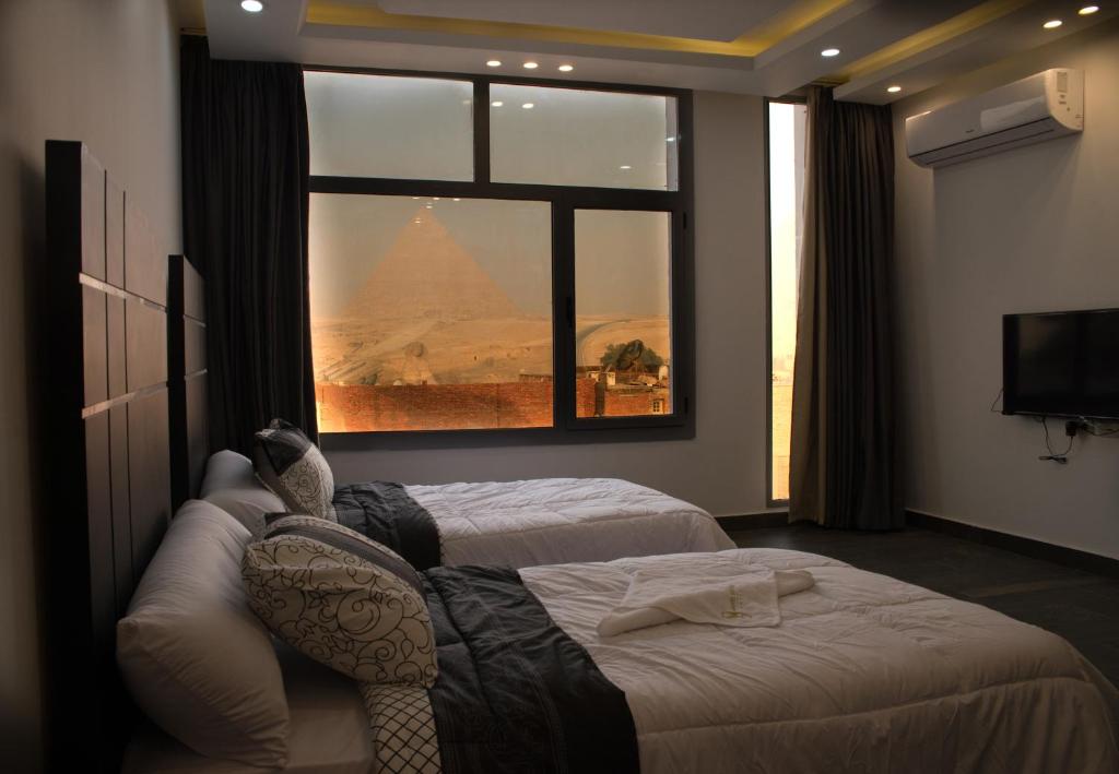 Double Room with Pyramids View